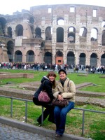 Davanti al Colosseo